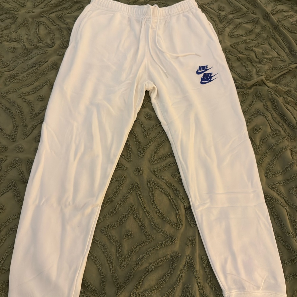 Nike Sportswear Worldtour Joggers White (DD0884-100)